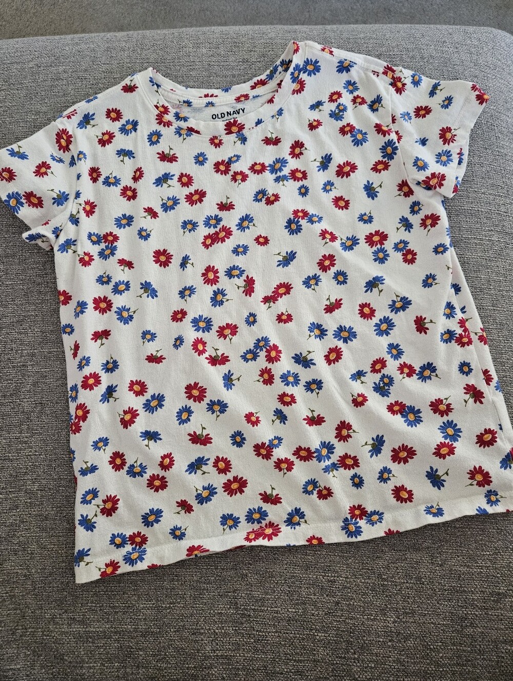 Old Navy "Softest Tee", 8, Daisy Pattern
